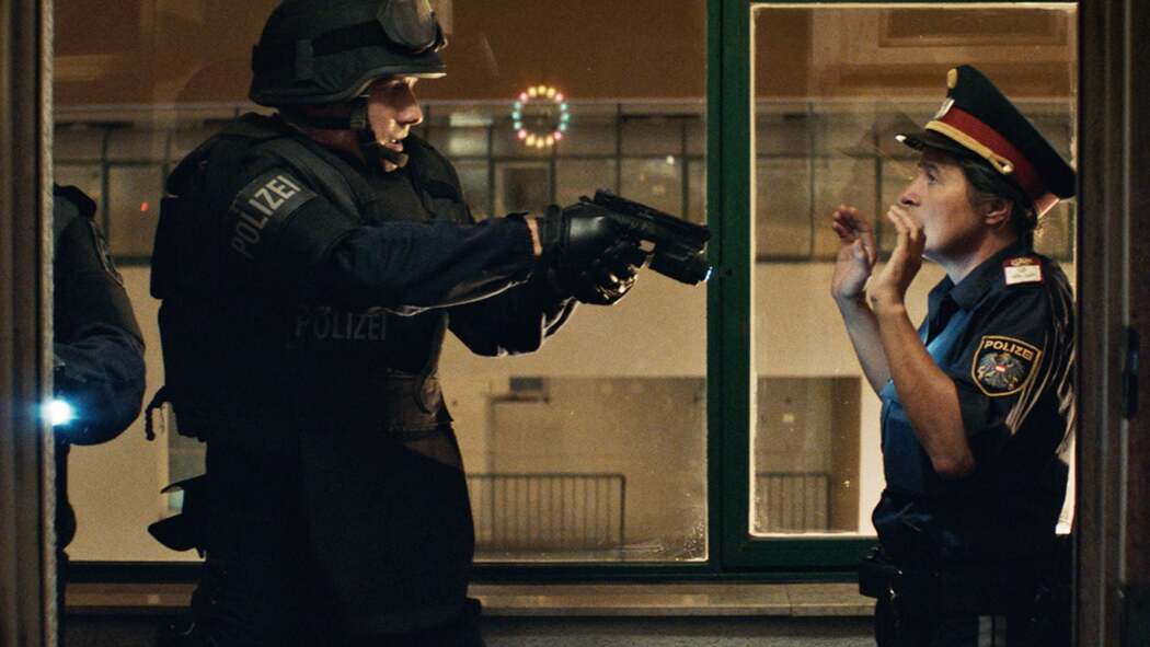 პოლიციელები / Cops
